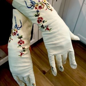 Vintage leather embroidered gloves